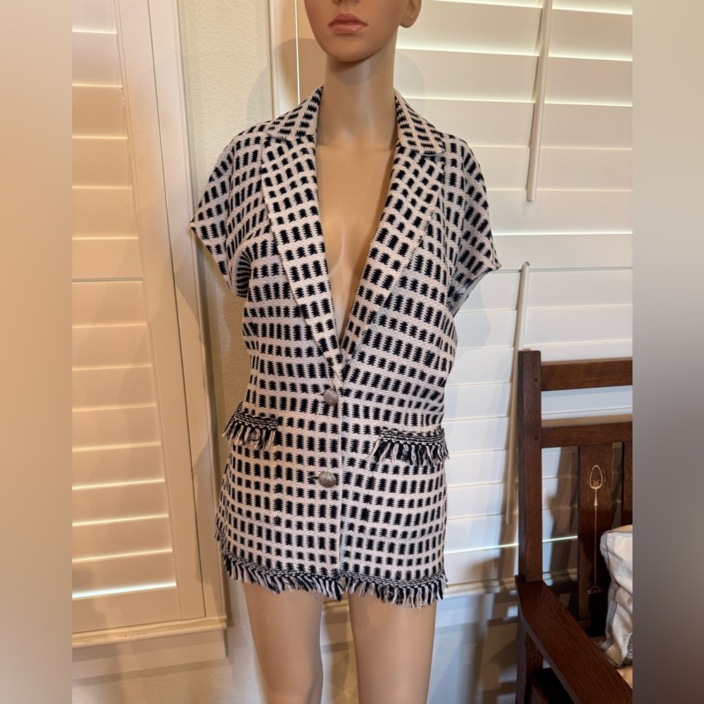 St. John Grin Knit Cap Sleeve Jacket, Size 12 EUC